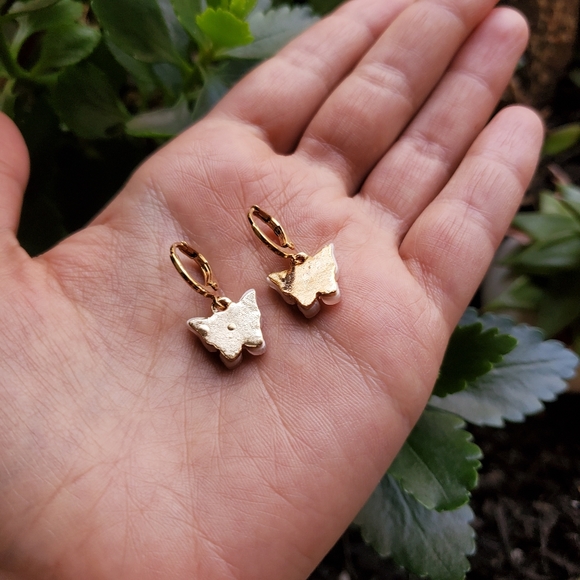 NWOT Gold & White Butterfly Huggie Earrings - Picture 14 of 15